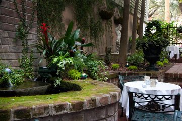 courtyard-table-1204127.jpg